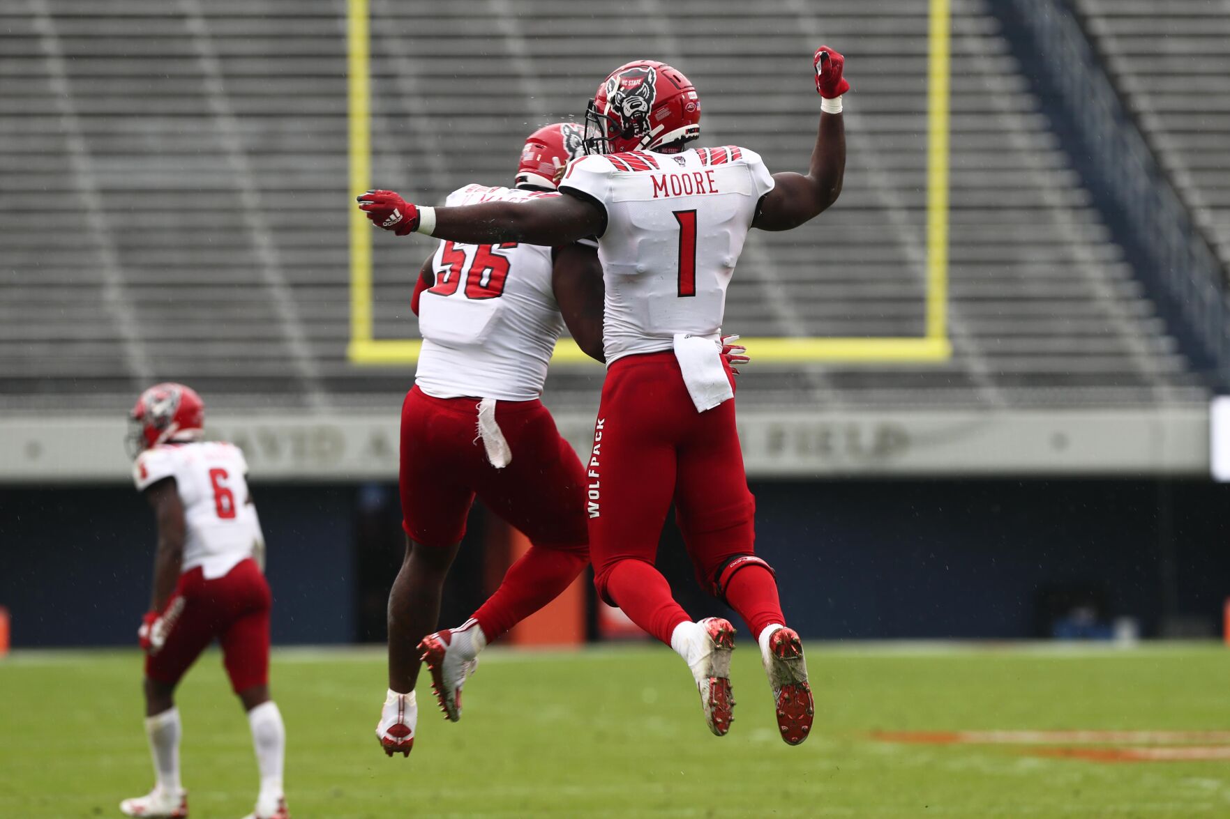 101020-ncstate-uvafootball121.JPG
